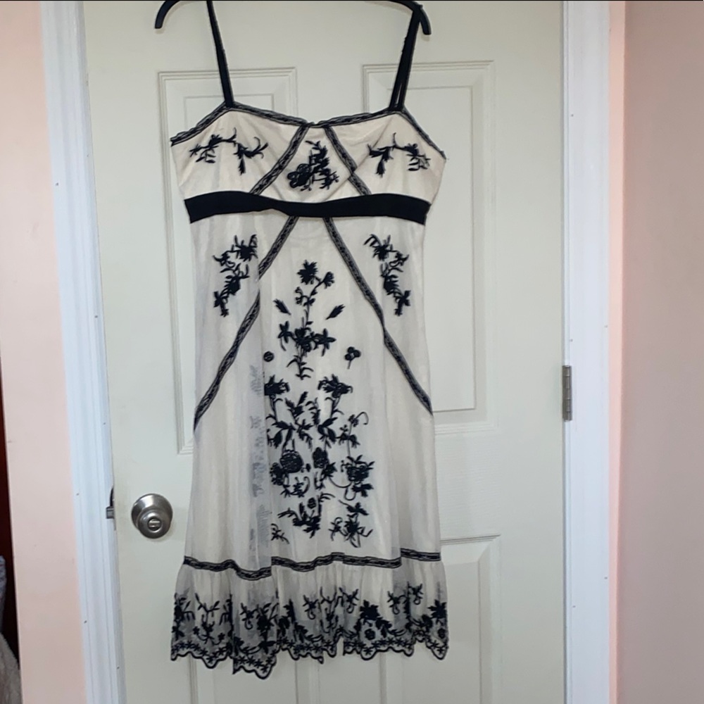 BCBG Max Azria Y2K Black and Cream Floral Lace Dress